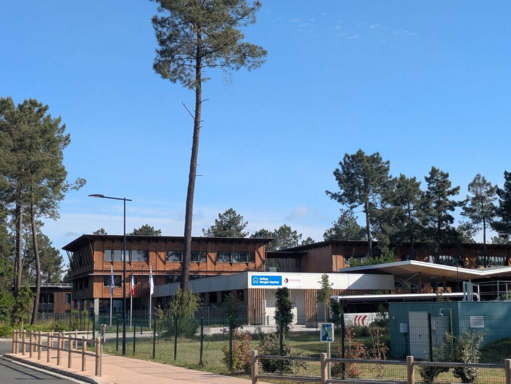 Extérieur du nouveau collège du Pian-Médoc